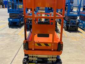 JLG ES1330L - Compact and Versatile  - picture2' - Click to enlarge