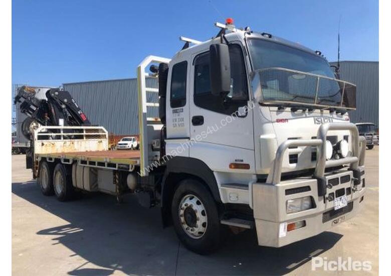caption 2010 Isuzu Giga CXY Premium