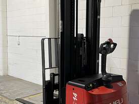 Walkie Reach Stacker - picture2' - Click to enlarge