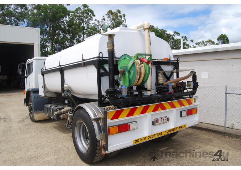 Used 2000 INTERNATIONAL ACCO Year 2000 Water Tanker Truck Water Cart in