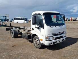 Hino 300 - picture0' - Click to enlarge