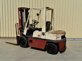 Nissan 2.5 Tonne Forklift Diesel Container Entry Mast - picture0' - Click to enlarge