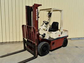 Nissan 2.5 Tonne Forklift Diesel Container Entry Mast - picture0' - Click to enlarge