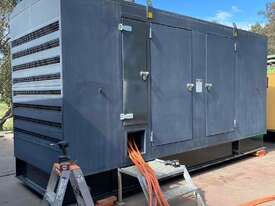 Generator Caterpillar 750kva, low hours, mounted in sound reduced canopy. - picture2' - Click to enlarge