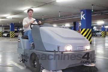 Nilfisk SW8000 Industrial Ride-On Sweeper (LPG)
