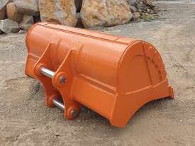 *BRAND NEW* 1 - 2 TONNE 1000mm | MUD BUCKET INC. WEAR PROTECTION & REVERSIBLE BOLT ON EDGE - picture1' - Click to enlarge