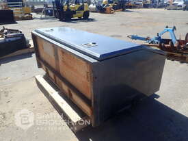 TRUCK STORAGE BOX - picture0' - Click to enlarge
