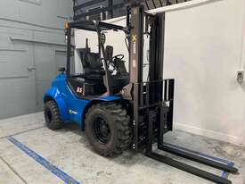 3.5 ton 2WD Rough Terrain Forklift - picture2' - Click to enlarge