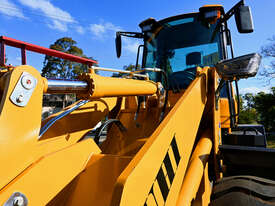 Free Delivery and Service Kit! LG820  Wheel Loader, 2.2T Loading Capacity, 4WD - picture0' - Click to enlarge