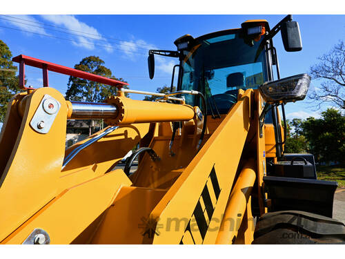 Free Delivery and Service Kit! LG820  Wheel Loader, 2.2T Loading Capacity, 4WD
