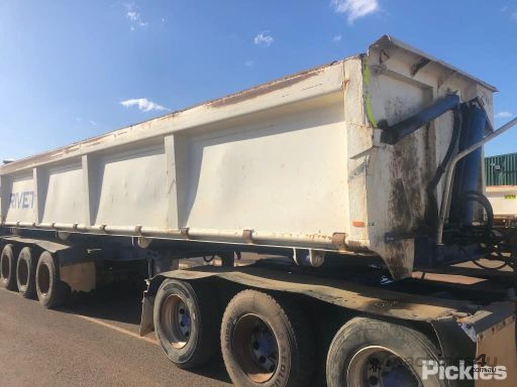 Buy Used howard porter 2011 Howard Porter Side Tipper Trailers in ...