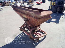 3 POINT LINKAGE NEW HOLLAND SPREADER - picture0' - Click to enlarge