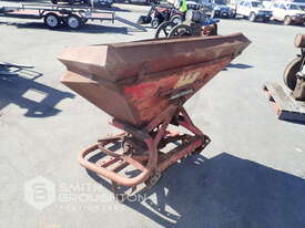 3 POINT LINKAGE NEW HOLLAND SPREADER - picture0' - Click to enlarge