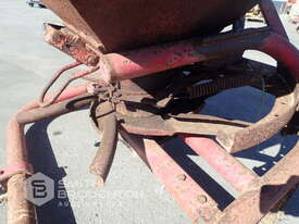 3 POINT LINKAGE NEW HOLLAND SPREADER - picture2' - Click to enlarge