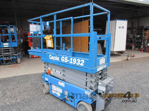 GENIE GS-1932 SCISSOR LIFT