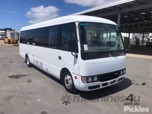 Buy Used mitsubishi fuso 2014 Mitsubishi Fuso Rosa BE600 Deluxe Refuse ...