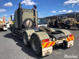 2001 Mack CH788RS - picture2' - Click to enlarge