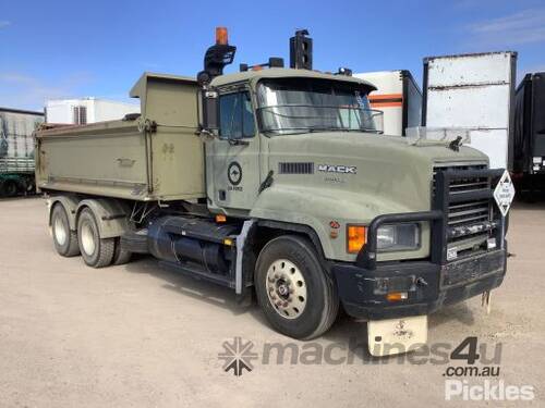 2001 Mack CH Fleetliner