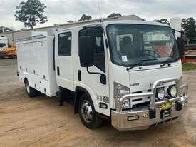 Isuzu NPR300C - picture0' - Click to enlarge