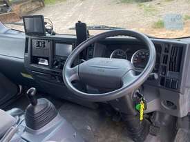 Isuzu NPR300C - picture1' - Click to enlarge