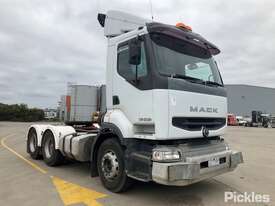 2000 Mack Quantum - picture0' - Click to enlarge