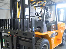 UN Forklift Truck 7T Heavy Duty, High Performance: Forklifts Australia - the Industry Leader! - picture0' - Click to enlarge