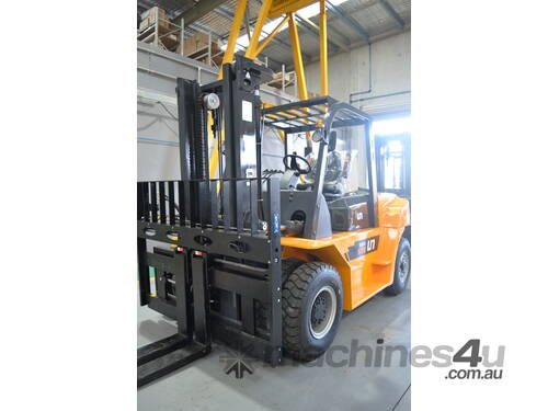UN Forklift Truck 7T Heavy Duty, High Performance: Forklifts Australia - the Industry Leader!