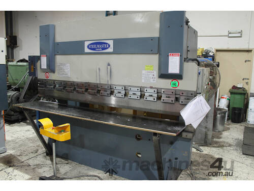 caption Steelmaster 2.5m x 17 Tonne Hydraulic Press Brake Folder