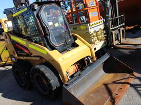 2013 CATERPILLAR 226B3 SKIDSTEER LOADER - picture0' - Click to enlarge