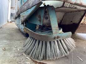 Tennant Sweeper 275 SERIES 2 - picture2' - Click to enlarge