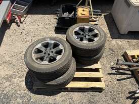 4 x 235 60 R 17 102H Rims and Tyres - picture1' - Click to enlarge