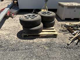 4 x 235 60 R 17 102H Rims and Tyres - picture2' - Click to enlarge