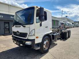 2010 Hino FM 6x4 Cab Chassis (PTO Hydraulics) - picture0' - Click to enlarge