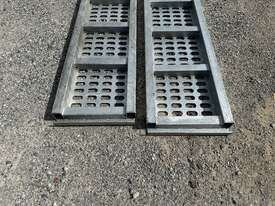 Loading Ramps - picture2' - Click to enlarge