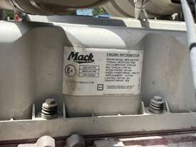 2010 Mack Granite CMMT 6x4 Prime Mover - picture2' - Click to enlarge