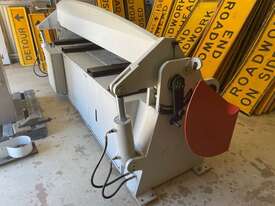 2012 Metalmaster PB-860 Sheet Folder, Capacity 6 x 2500mm
Note: Condition Unknown ,Serial No: 120504 - picture2' - Click to enlarge