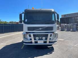 2010 Volvo FM MK2 Prime Mover Day Cab - picture0' - Click to enlarge