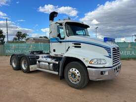 2007 MACK VISION PRIME MOVER - picture0' - Click to enlarge