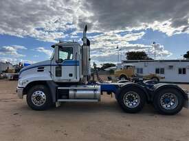 2007 MACK VISION PRIME MOVER - picture2' - Click to enlarge