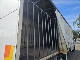 2016 UD PDC8E 6x2 Curtainsider (Alison Auto) (Airbag Suspension) - picture1' - Click to enlarge