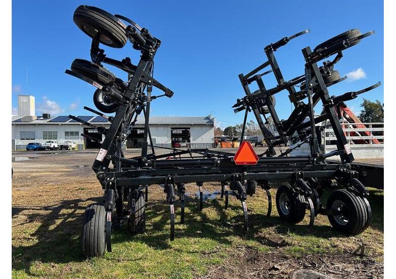 Used 2023 flexicoil 2023 FLEXICOIL ST820 25ft Cultivator Tillage and ...