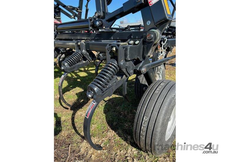 Used 2023 flexicoil 2023 FLEXICOIL ST820 25ft Cultivator Tillage and ...