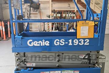 Genie   Scissor Lift