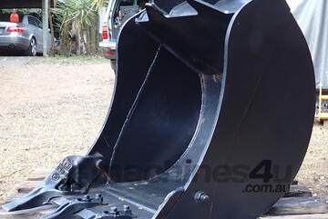 5-10 ton (45 or 50mm pin) 600mm Genuine JCB Excavator Digging & Trenching Bucket   5-10 ton (45 or 50mm pin) 600mm Genuine JCB Excavator Digging & Trenching Bucket