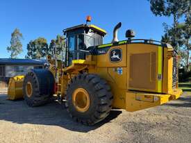 2019 DEERE 744L 17 - picture1' - Click to enlarge