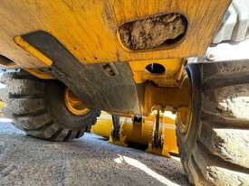 2019 DEERE 744L 17 - picture0' - Click to enlarge