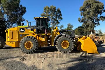 John Deere 2019 DEERE 744L 17