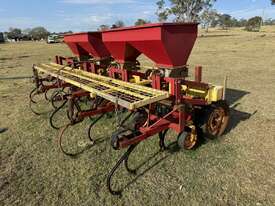 Inter-Row Cultivator Side Dresser - picture1' - Click to enlarge