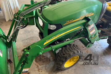 John Deere 2520 FWA/4WD Tractor