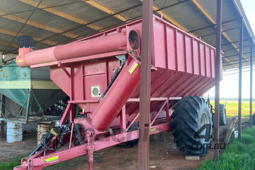 Unknown Chaser Bin Haul Out / Chaser Bin Harvester/Header